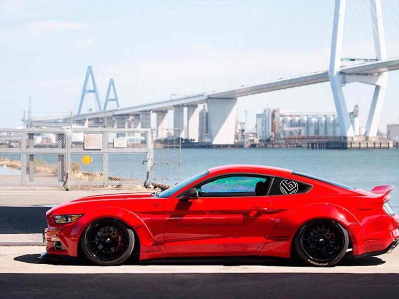 Ford Mustang por Liberty Walk
