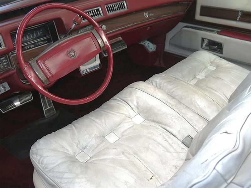 CadillacEldorado 1977 de ocho ruedas