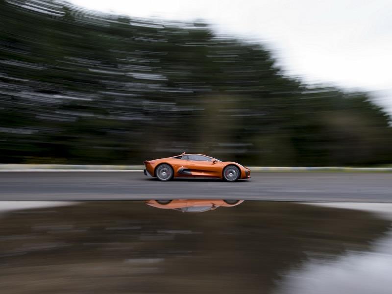 Felipe Massa y el Jaguar C-X75