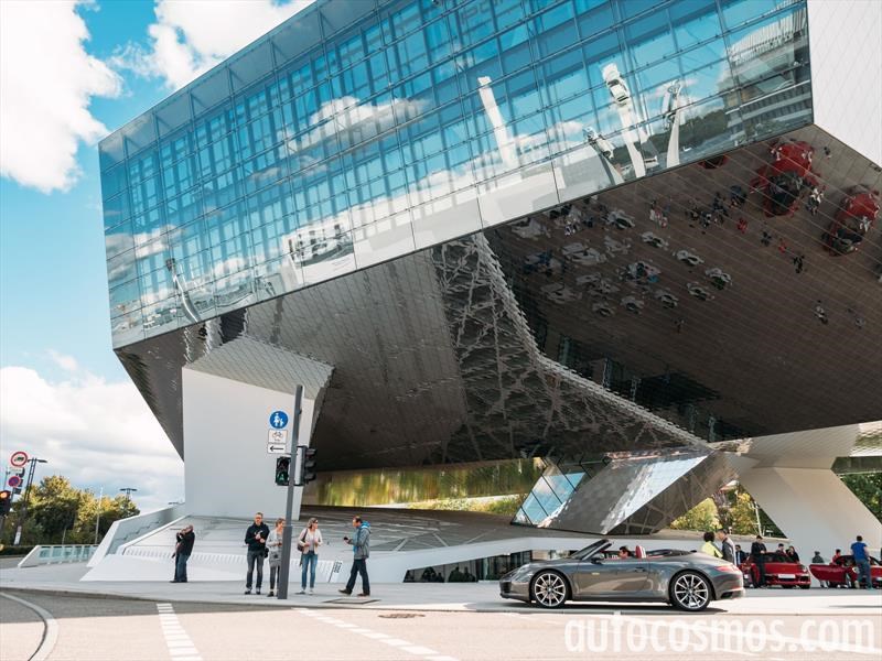 Porsche 911 Carrera 4 Cabriolet 2017