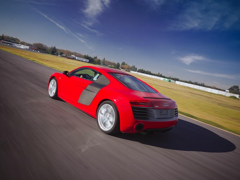 Audi R8 V10 Plus 2014