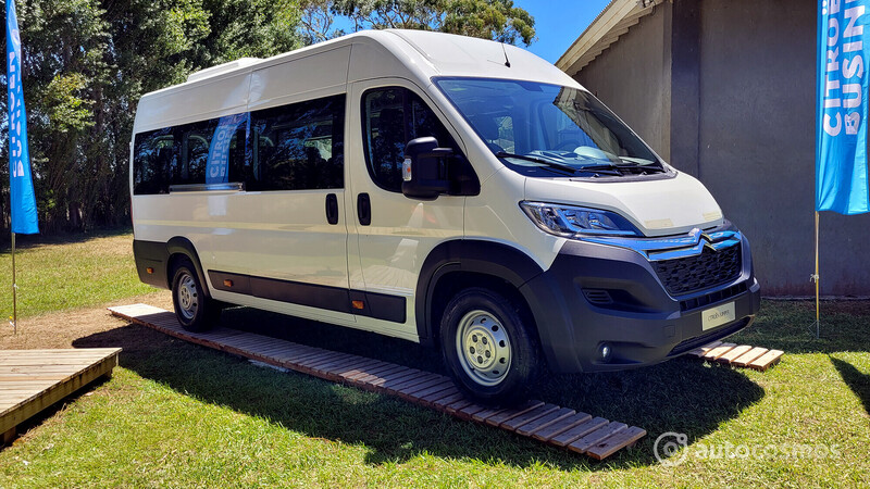 Peugeot Boxer y Citroën Jumper Minibus 17+1 lanzam