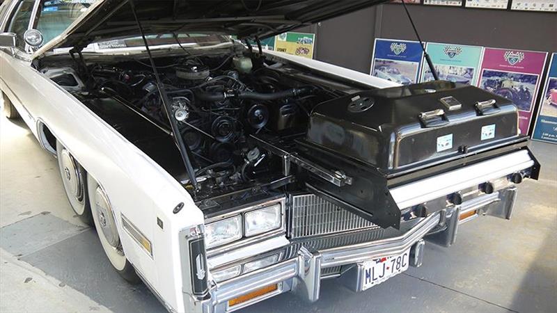 CadillacEldorado 1977 de ocho ruedas