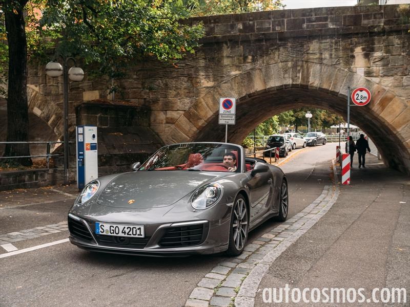 Porsche 911 Carrera 4 Cabriolet 2017