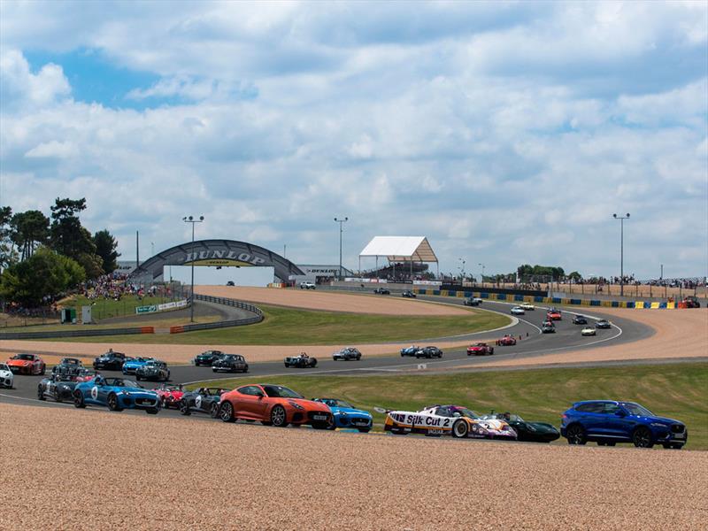 Jaguar brilla en Le Mans Classic 2016