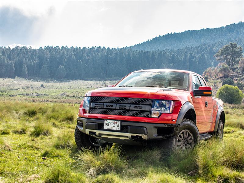 Ford F-150 SVT Raptor 2011