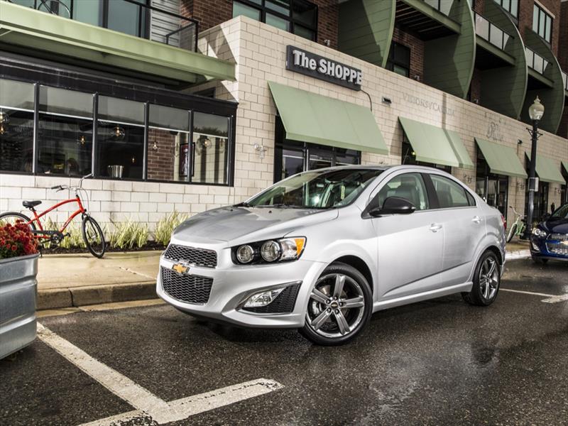 Chevrolet Sonic RS y Dusk Sedán 2014 se presentan