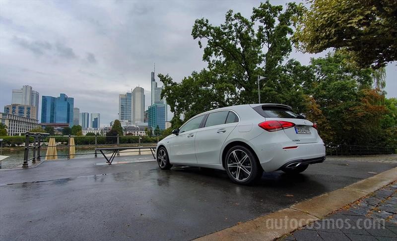 Mercedes-Benz A 250 e, el nuevo híbrido de entrada