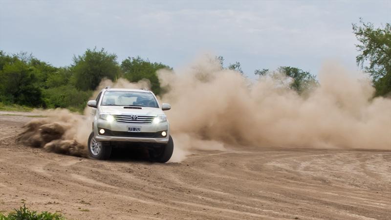 Toyota Hilux SW4 a prueba
