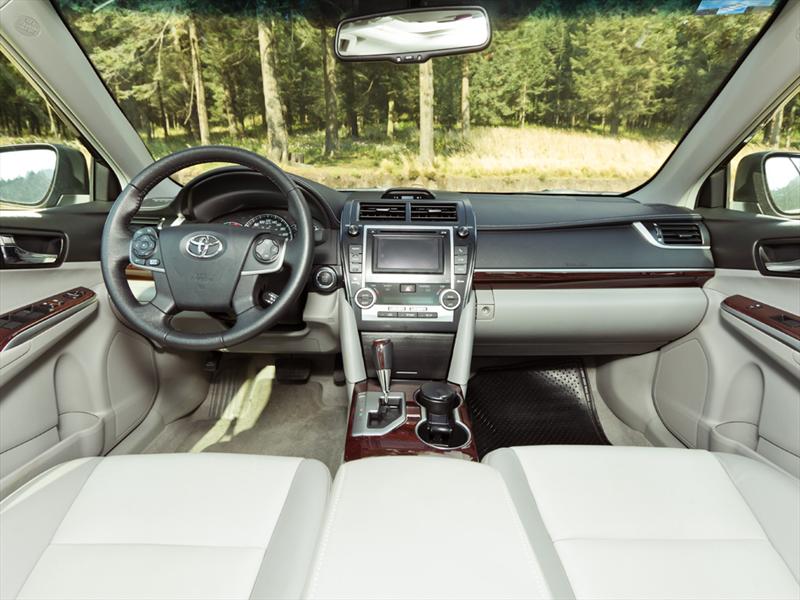 Toyota Camry XLE V6 2012
