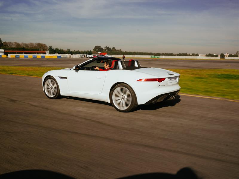 Jaguar F-Type 2014