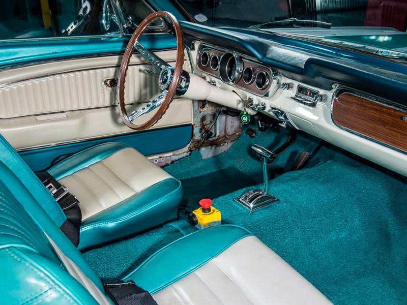 Ford Mustang 1965 Autónomo