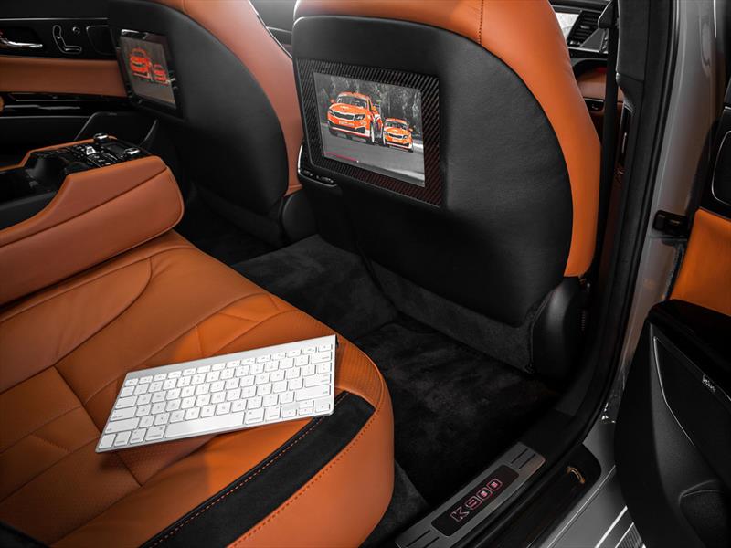 Kia K900 con turbos al final del escape