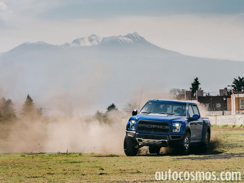 Ford Lobo Raptor 2017 y Yamaha YXZ 1000 R