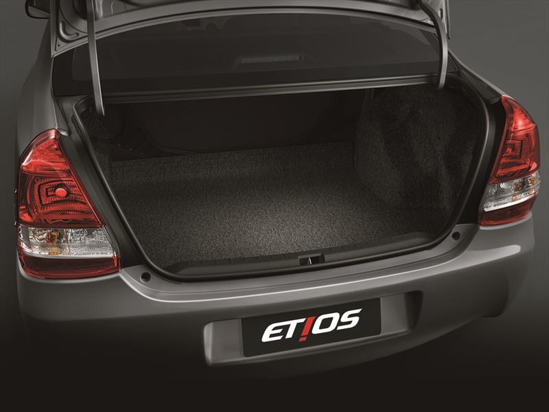 El Toyota Etios tiene alma resistente