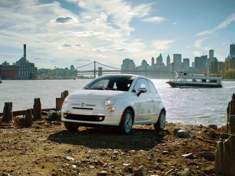 FIAT 500 navegando