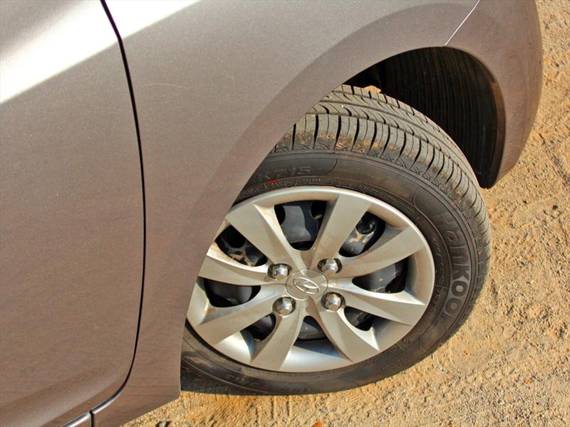 Hyundai EON 0,8L GLS Prueba de manejo