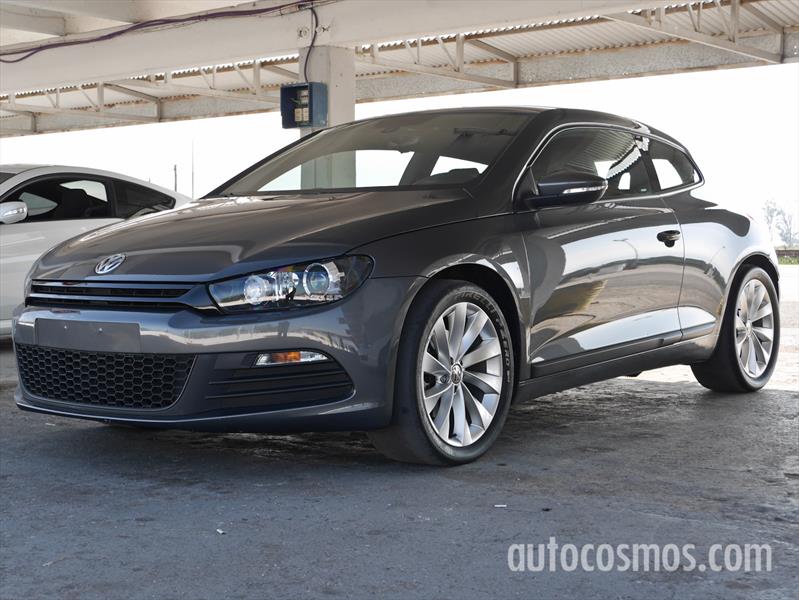 VW Scirocco con neumáticos lisos