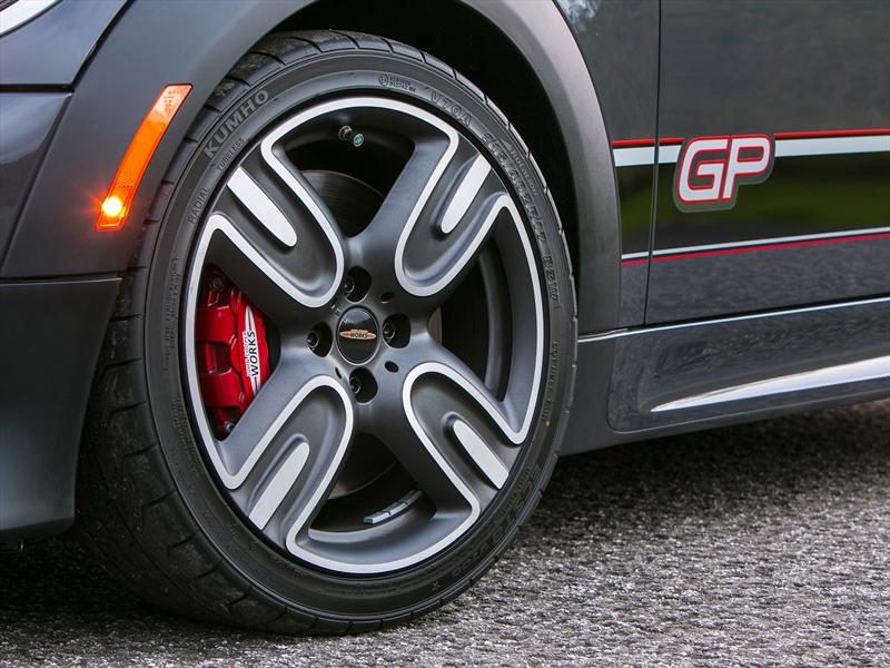 MINI John Cooper Works GP 2013 a prueba