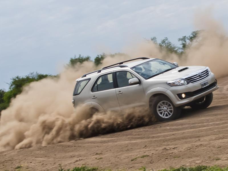Toyota Hilux SW4 a prueba