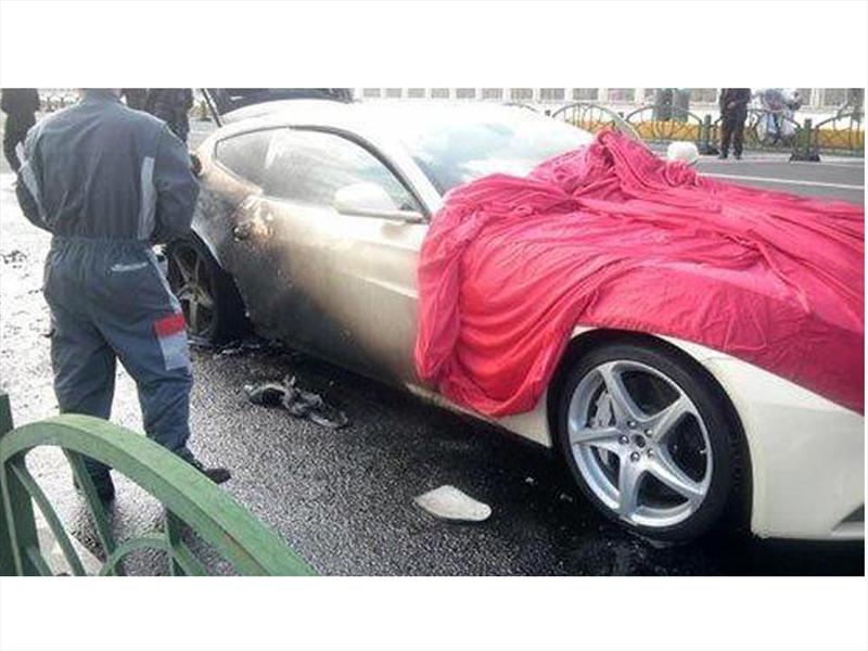 Ferrari FF en llamas