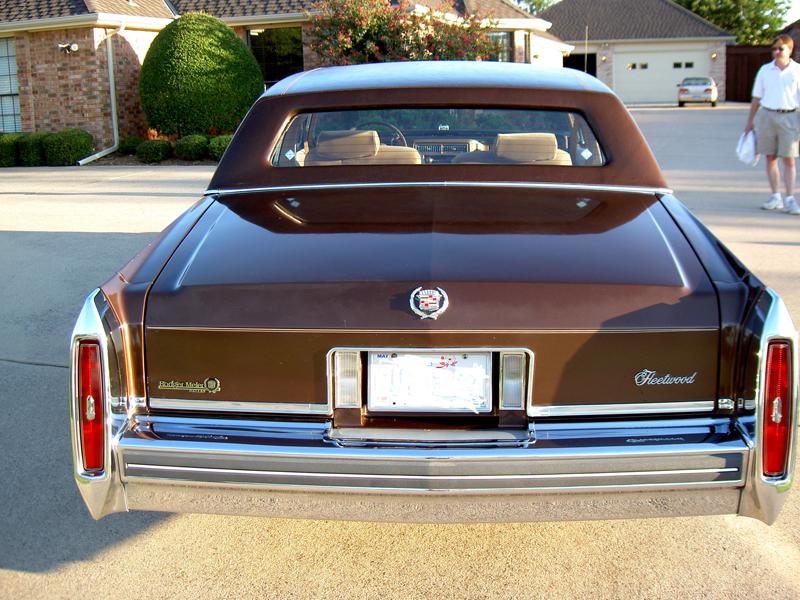 5.- Cadillac Fleetwood Brougham 8-6-4