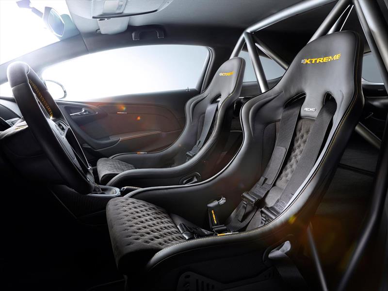 Opel Astra OPC Extreme o Vauxhall VXR Extreme
