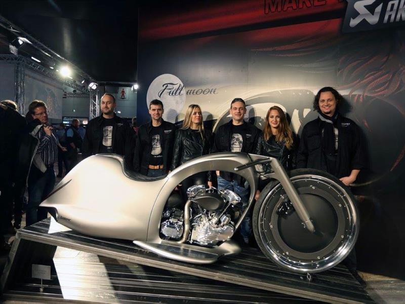 Akrapovič Full Moon