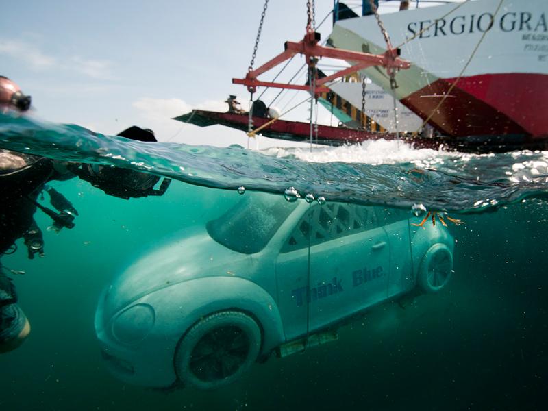 VW Beetle en el lecho marino del caribe
