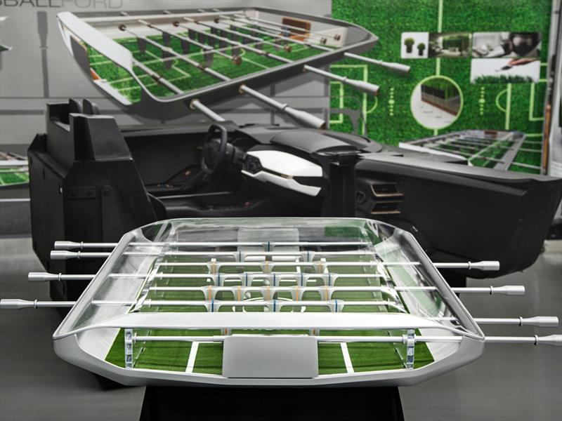 Una guitarra y un velero inspirados en el Ford GT