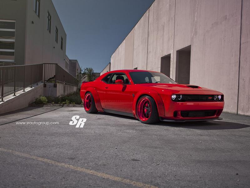 Dodge Challenger SRT Hellcat por SR Auto Group