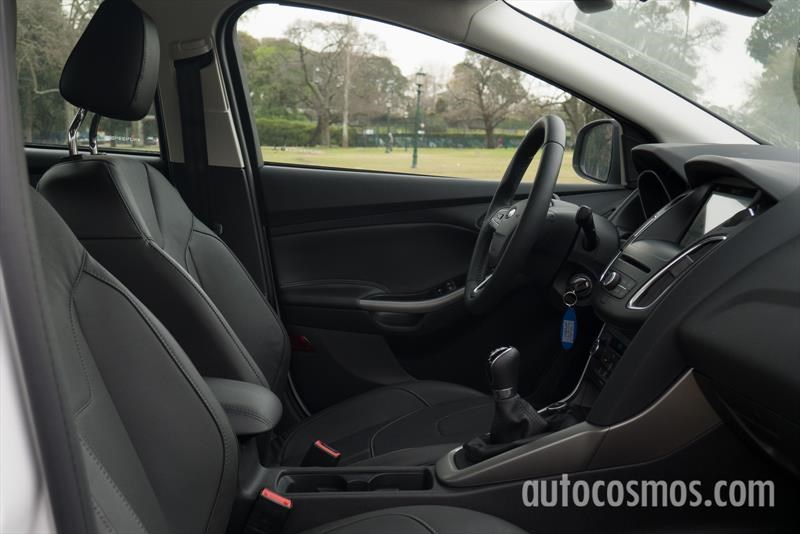 Ford Focus sedán a prueba