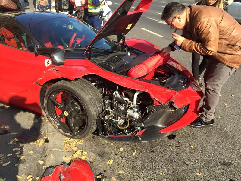Chocan un Ferrari LaFerrari en Hungria