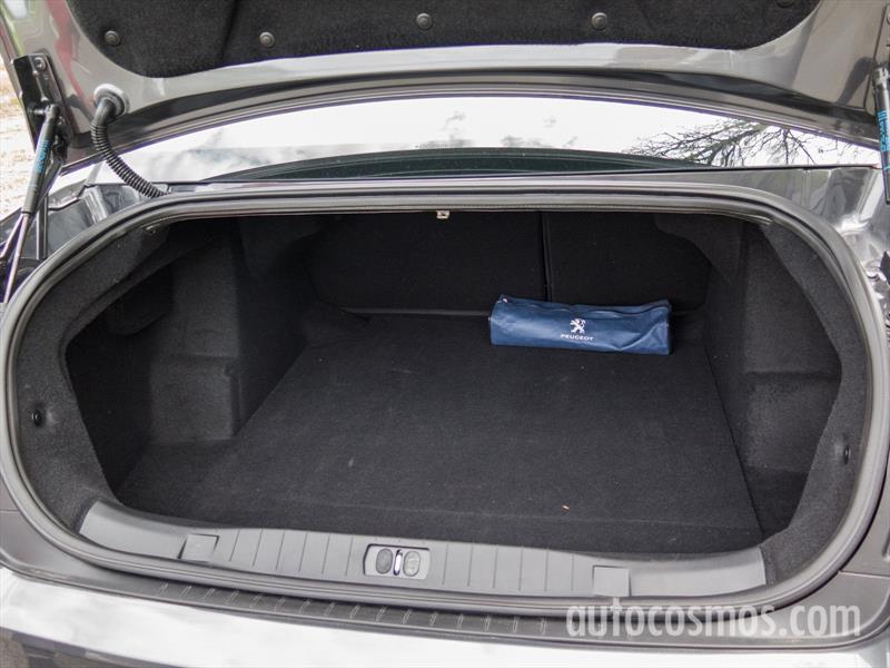 Peugeot 408 THP a prueba