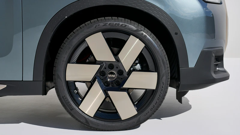 (-) EMBARGO MINI Countryman 2024