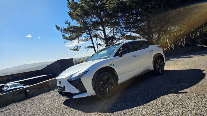 Lexus RZ 550e 2026