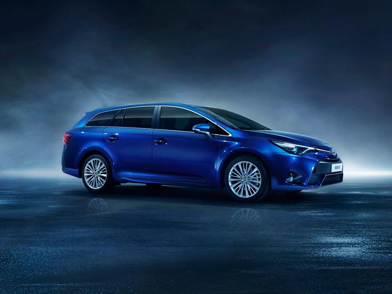 Toyota Avensis 2015