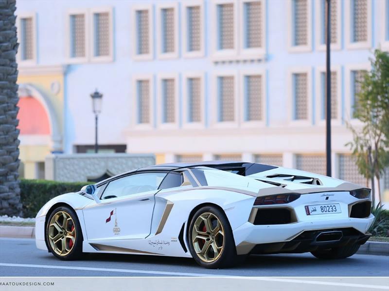 Lamborghini Aventador Roadster Golden