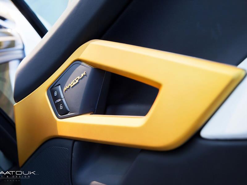 Lamborghini Aventador Roadster Golden