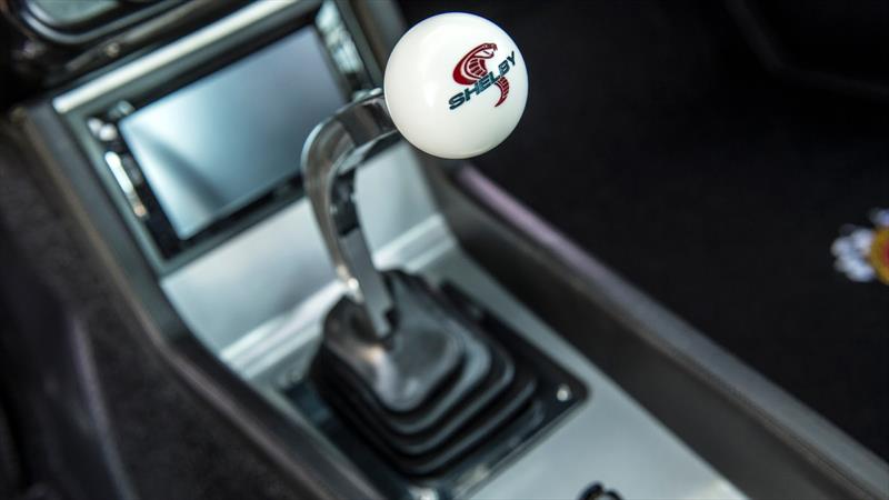 Blurple Shelby GT500CR por Classic Recreations