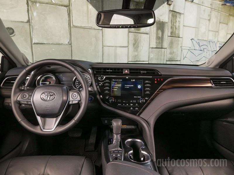 Toyota Camry Híbrido 2019