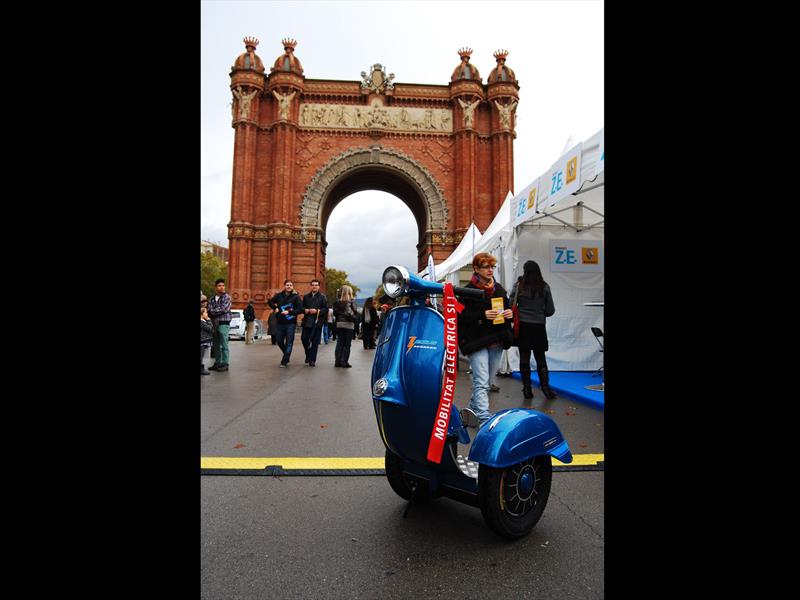 Un Segway con estética de scooter Vespa