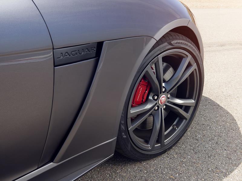 Jaguar F-Type SVR 2017