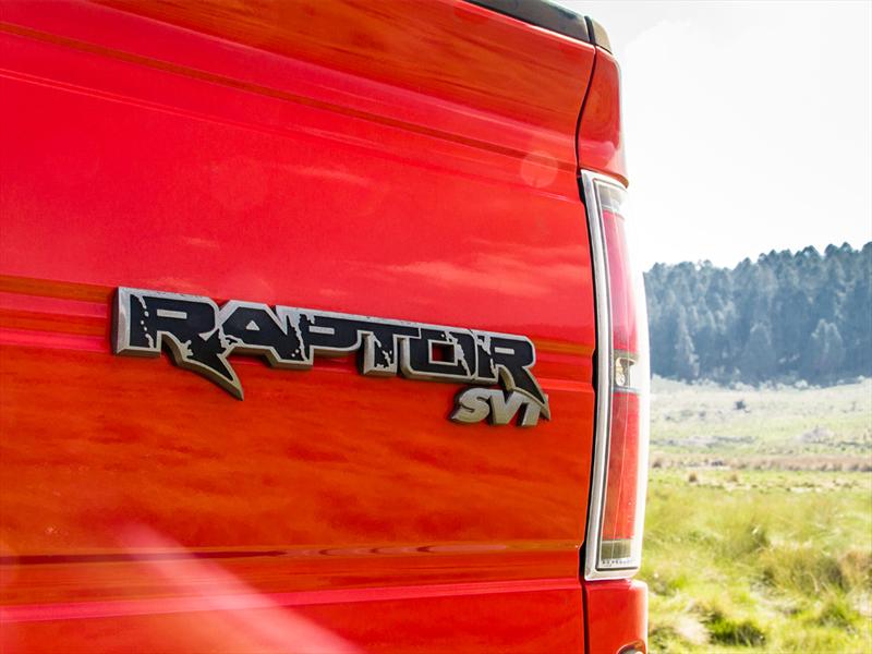 Ford F-150 SVT Raptor 2011