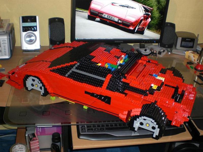 Lamborghini Countach construido con piezas de LEGO
