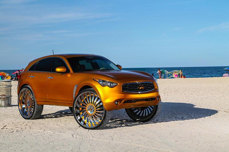 Infiniti FX con rines Forgiato de 32 pulgadas