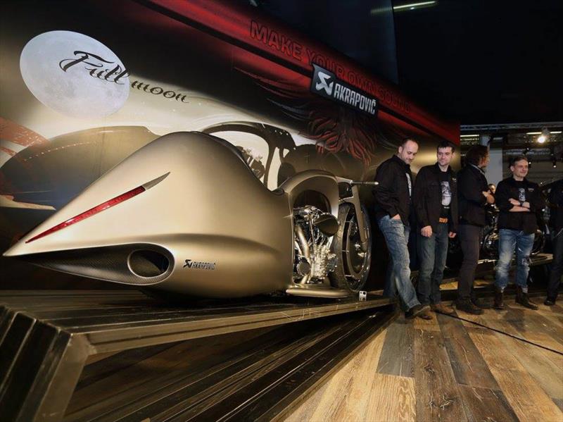 Akrapovič Full Moon