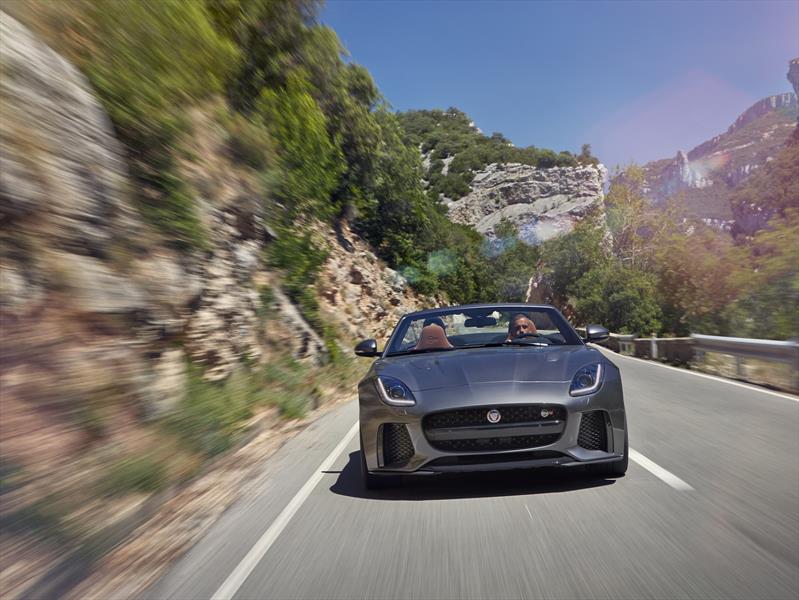 Jaguar F-Type SVR 2017