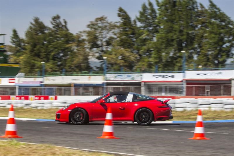 Porsche Driving Experience Guatemala 2018