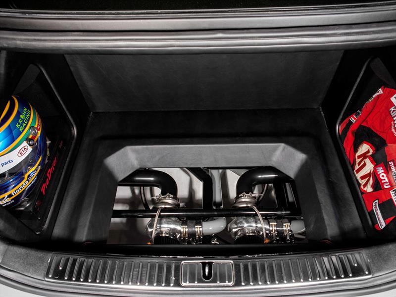Kia K900 con turbos al final del escape